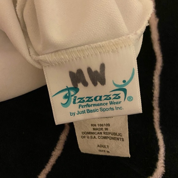 Pizzazz basic white cropped long sleeve. - Picture 3 of 3